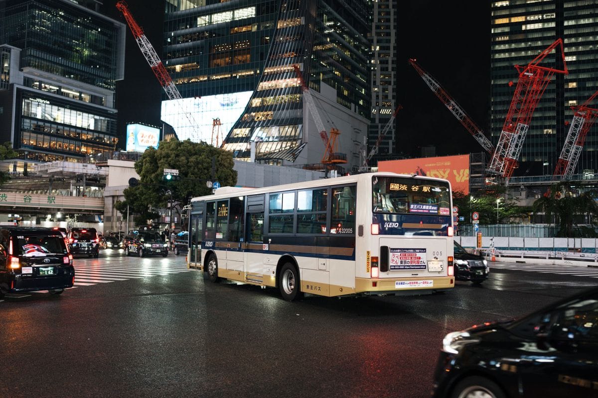 אוטובוסים בין-עירוניים ביפן — מתי כדאי לוותר על השינקנסן ולחסוך